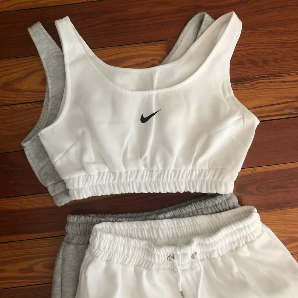 Nike Logo Crop Top & Sweatpants (Set)